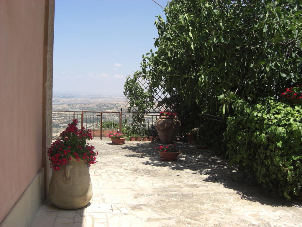 Albergo Villa Nobile Chiaramonte Gulfi Exterior photo